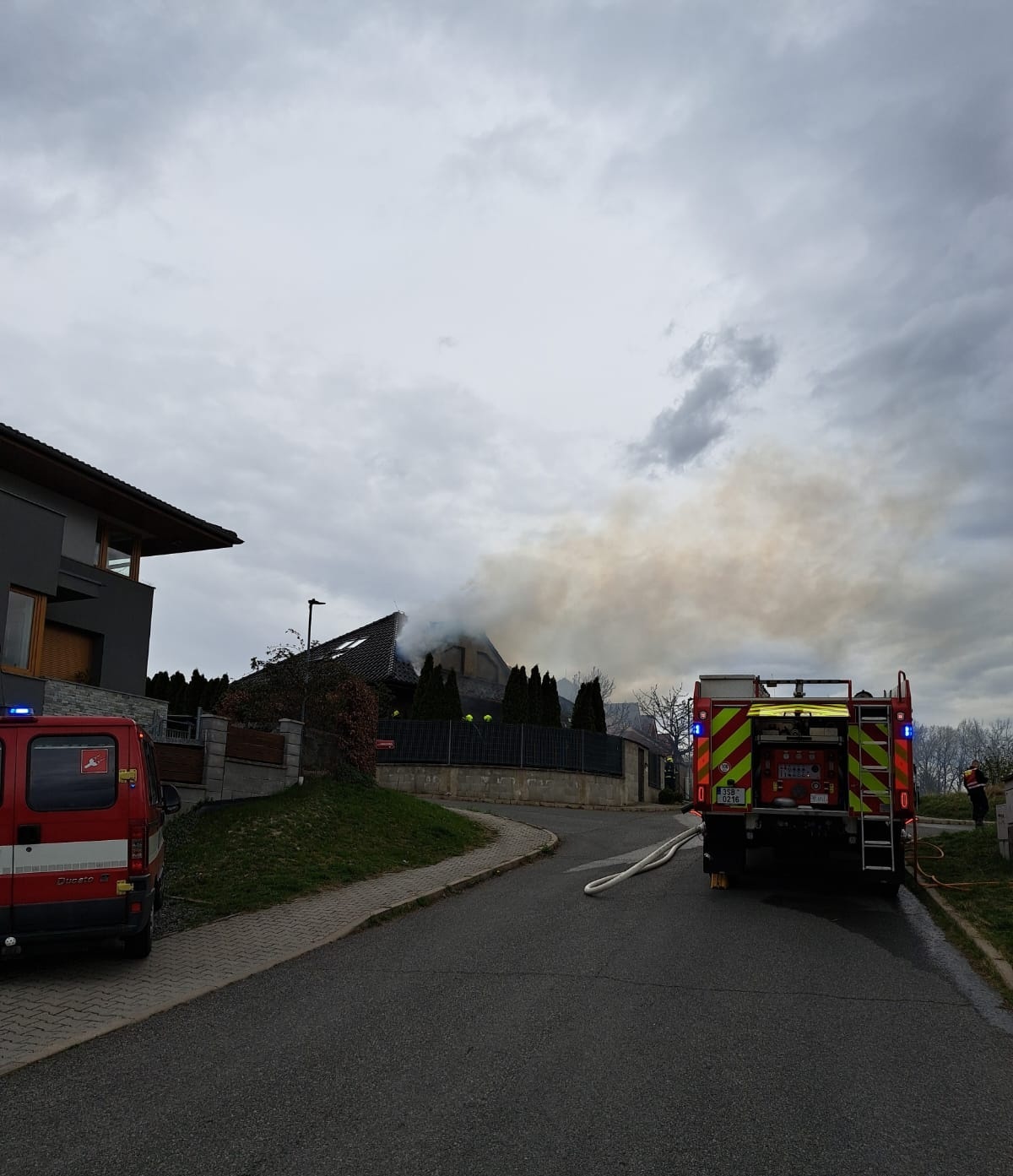 001-Požár garáže a rodinného domu v obci Chýně v okrese Praha-západ.jpeg