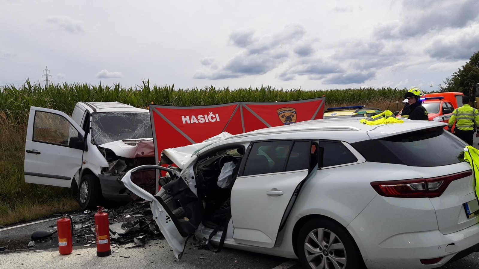 001-Tragická nehoda dvou vozidel poblíž Kácova na Kutnohorsk.jpg