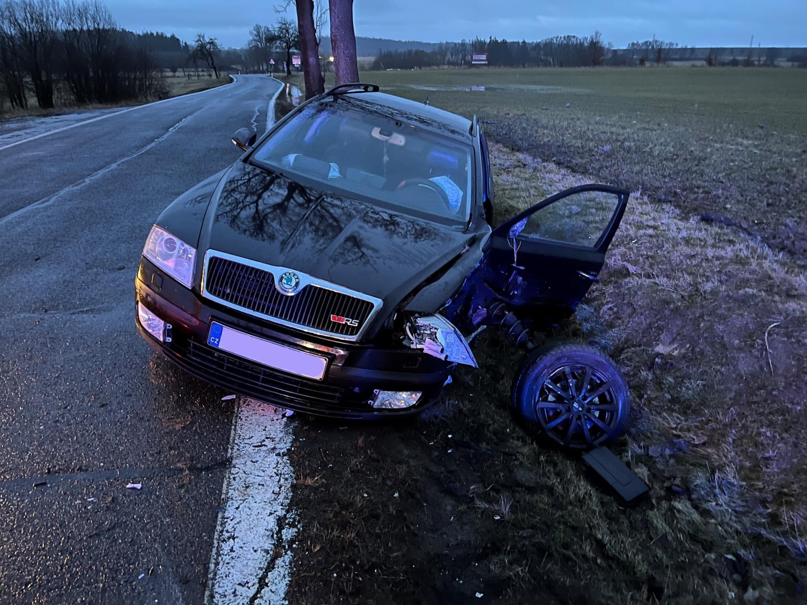 002-Vážná nehoda dvou osobních vozidel u Březnice na Příbramsku.jpg