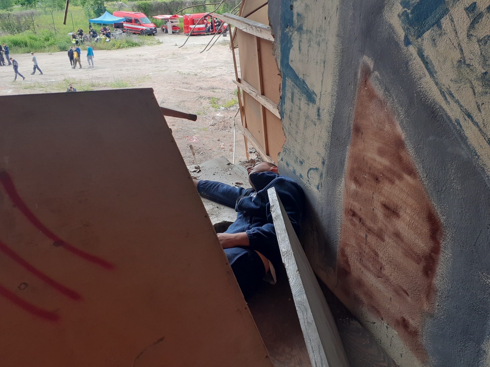004-Taktické cvičení DESTRUKCE v bývalém areálu Poldi Kladno zaměřené na záchranu osob po výbuchu varny drog.jpg