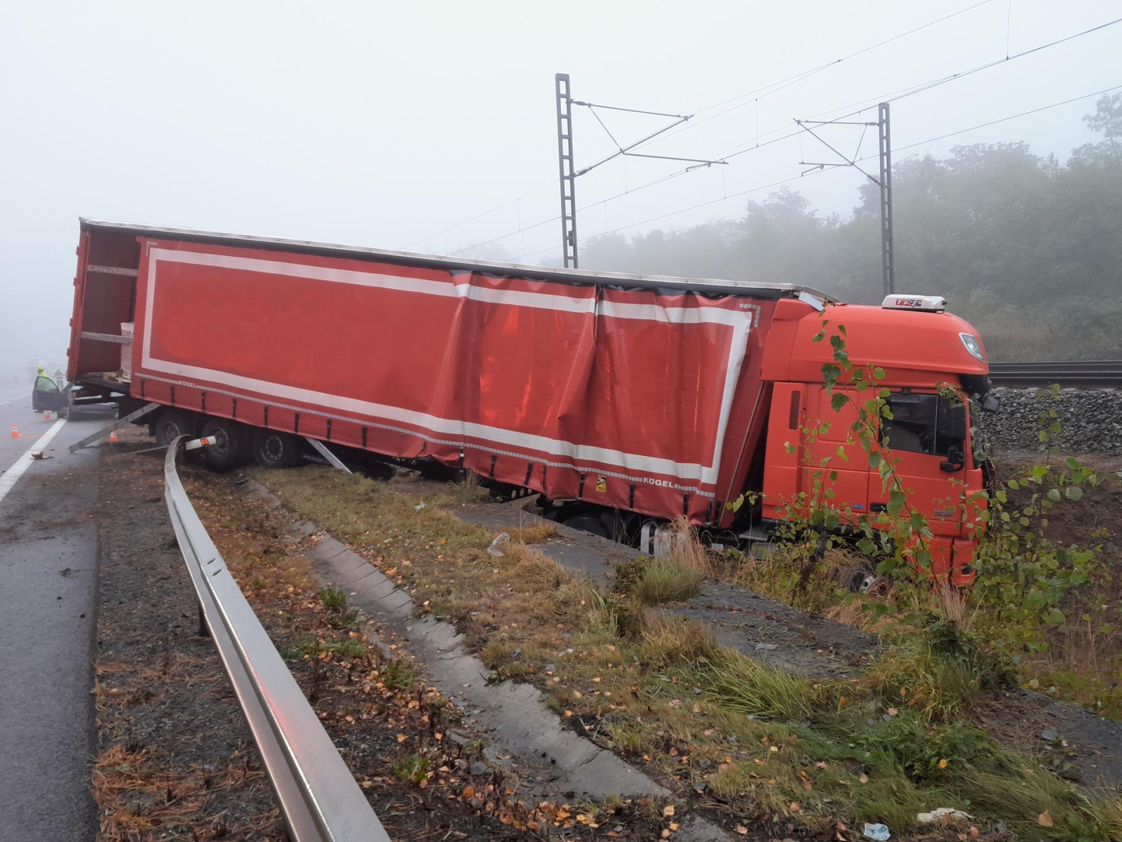 005-Vážná nehoda na silnici č. 3 u Bystřice na Benešovsku.jpg