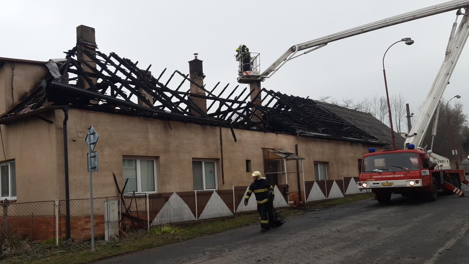 009-Požár rodinného domu v obci Bohdaneč na Kutnohorsku.jpg