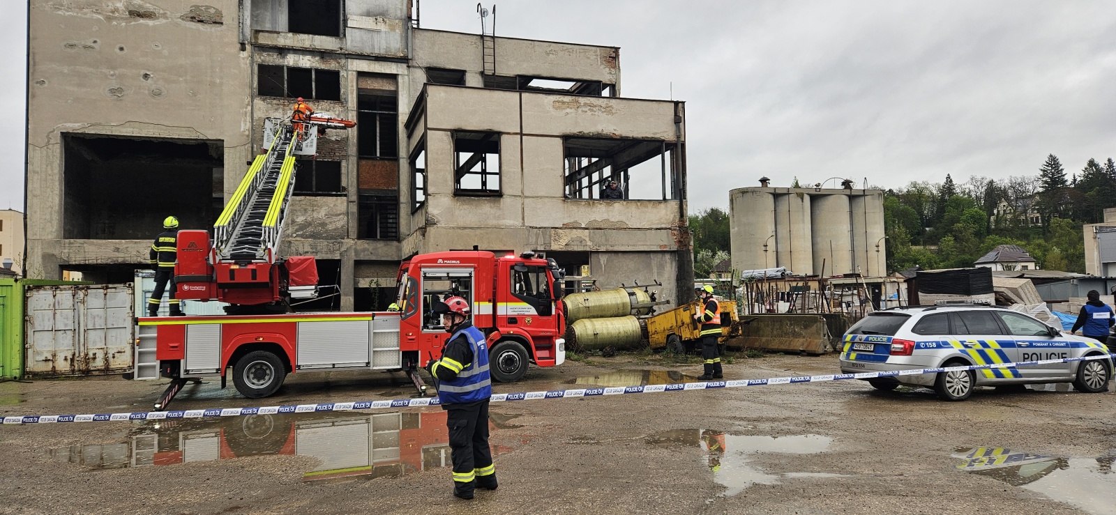 009-Taktické cvičení složek IZS na Berounsku zaměřené na záchranu osob po destrukci objektu.jpg