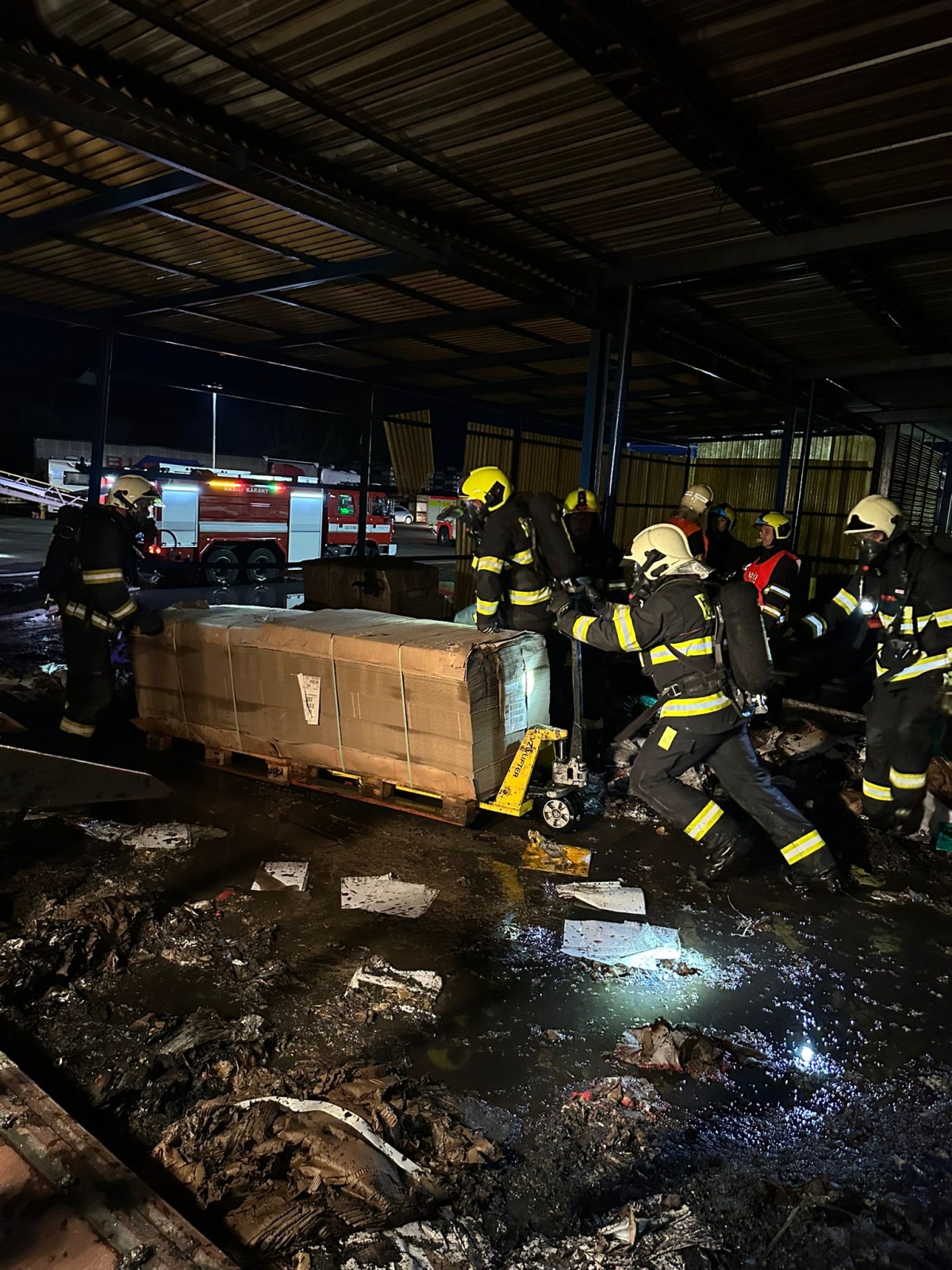 014-Požár skladovací haly v Brandýse nad Labem likvidovaný ve třetím poplachovém stupni.jpeg