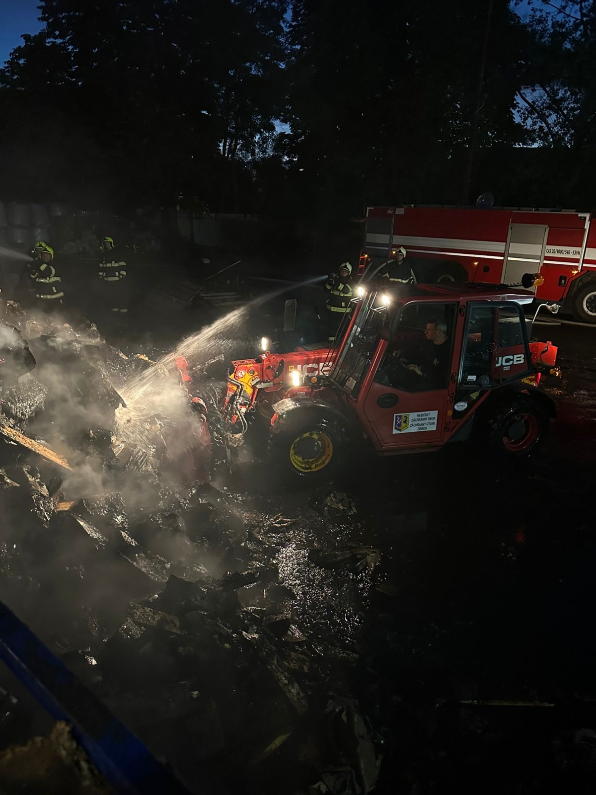 015-Požár skladovací haly v Brandýse nad Labem likvidovaný ve třetím poplachovém stupni.jpeg