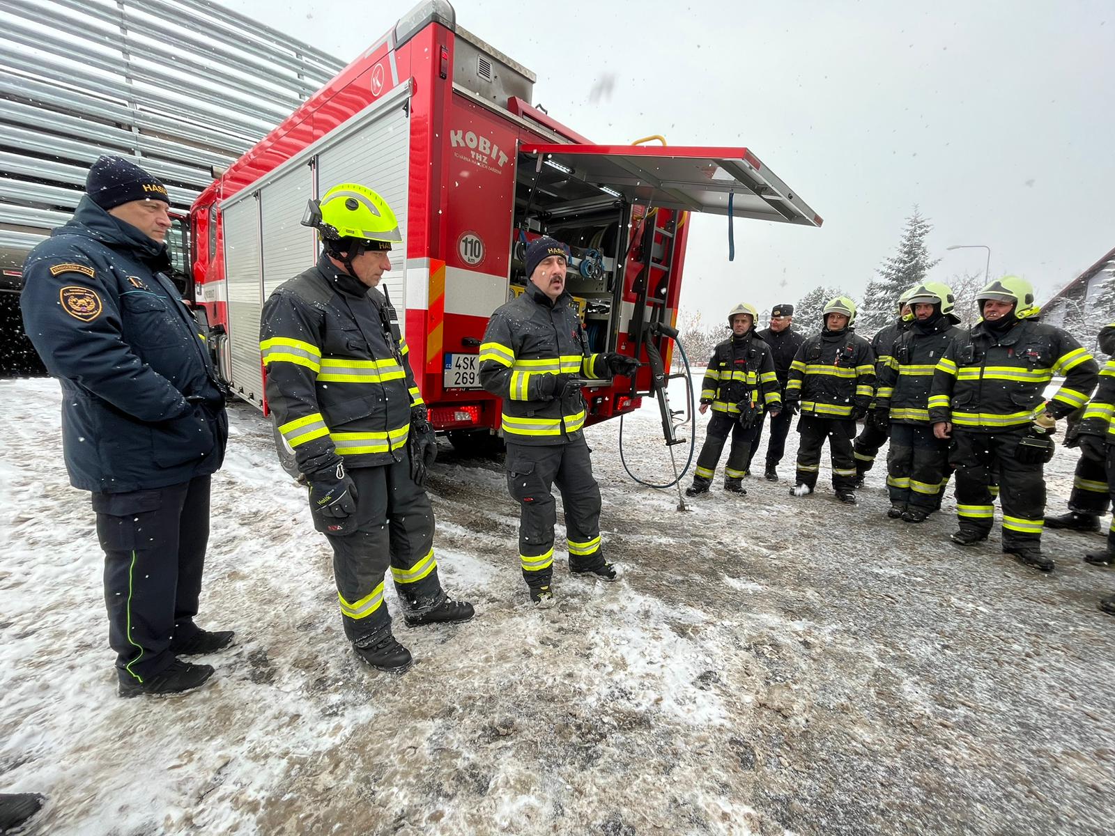 017-Taktické cvičení-požár elektromobilu v parkovacím domě.jpeg