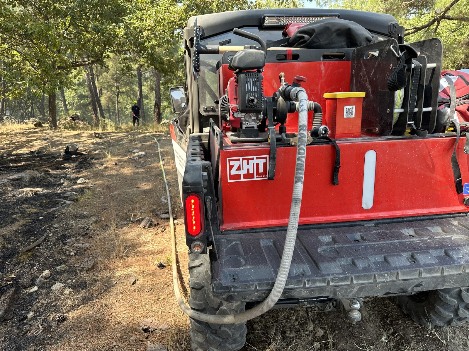 021-Pomoc českých hasičů při požárech v Řecku.JPG