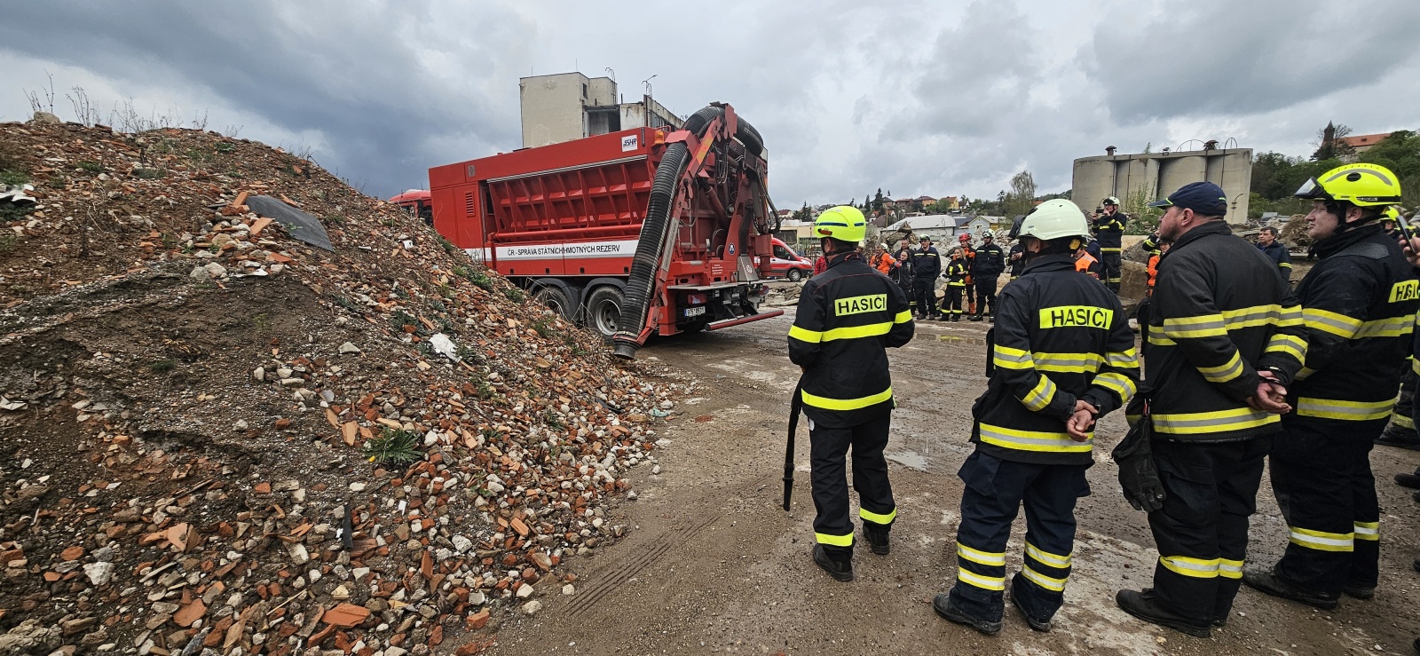 022-Taktické cvičení složek IZS na Berounsku zaměřené na záchranu osob po destrukci objektu.jpg