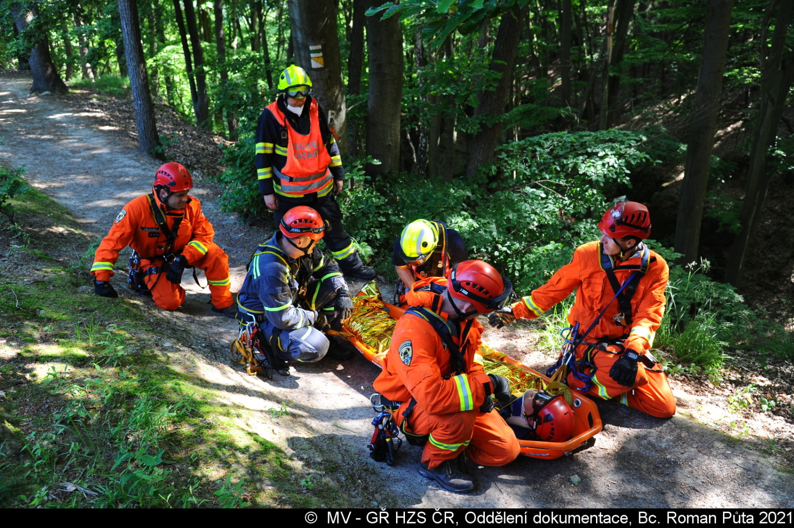 022-Výcvik lezců a leteckých záchranářů na Kokořínsku.JPG