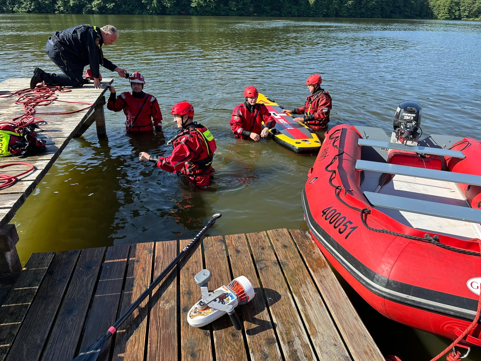 030-Výcvik hasičů na klidné vodní hladině rybníka Vyžlovka.jpeg