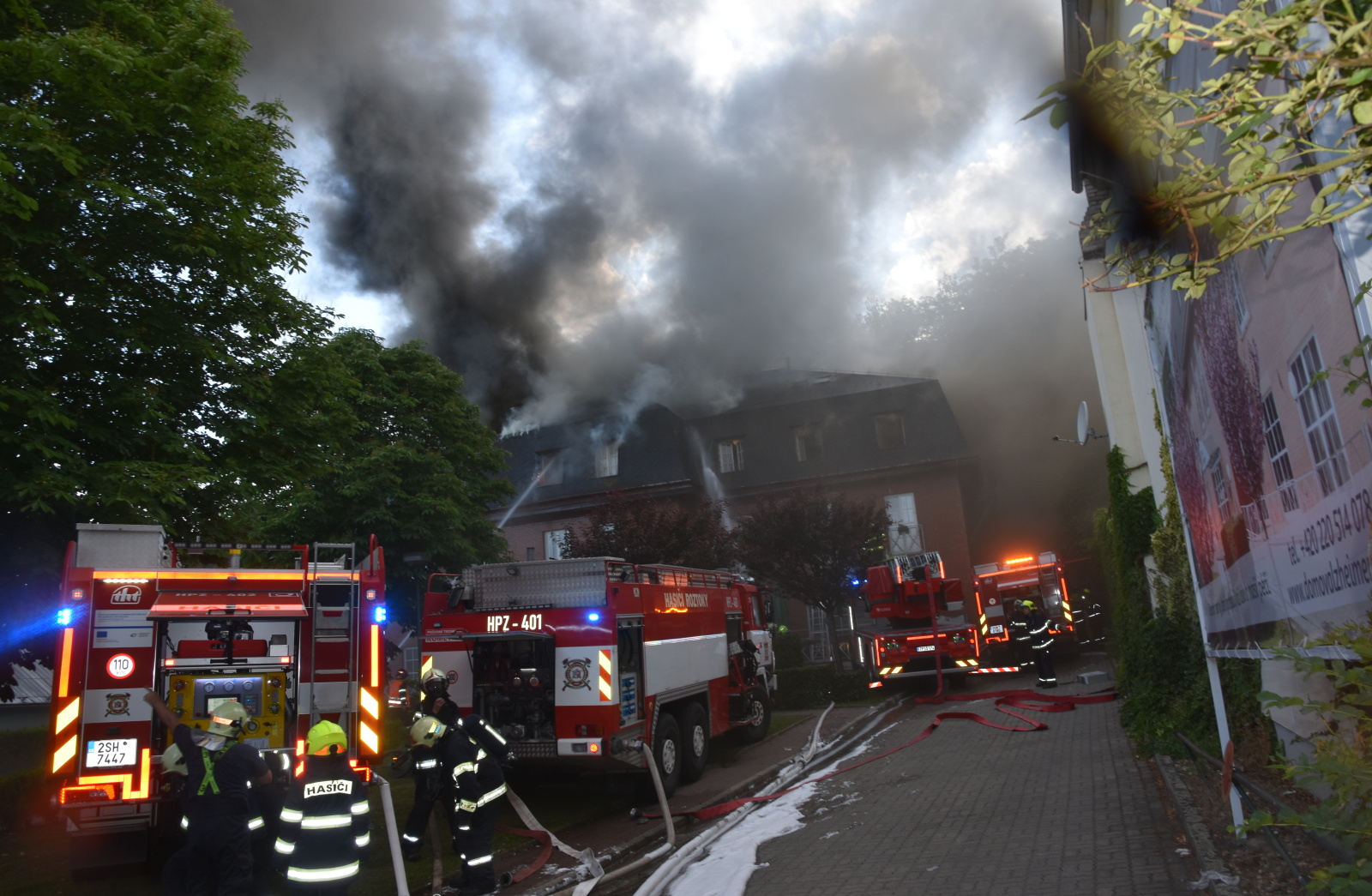 042-Červnový požár Alzheimer centra v Roztokách nedaleko Prahy.JPG