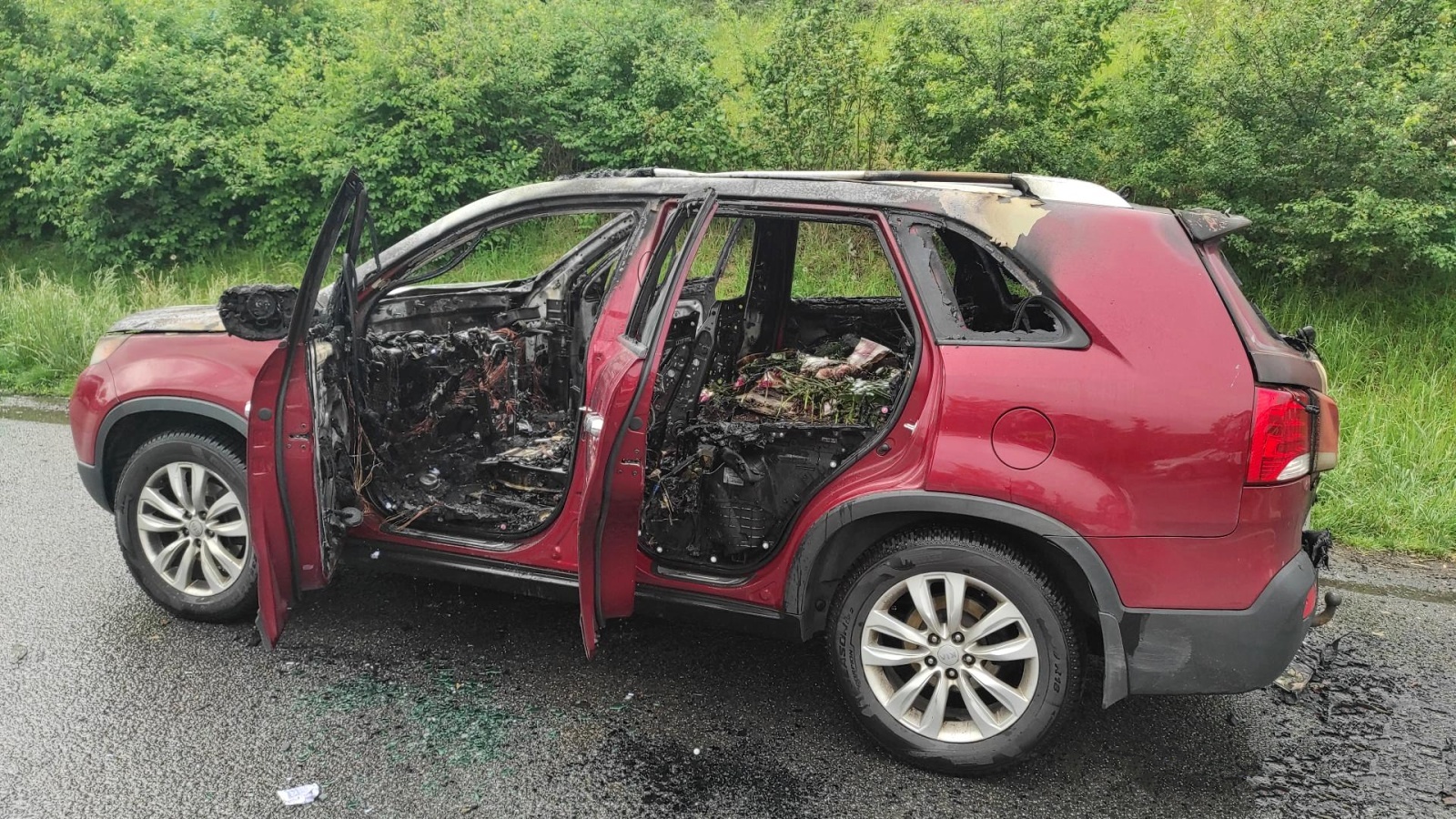 080524-Požár interiéru osobního automobilu na obchvatu Kolína u obce Polepy .jpg