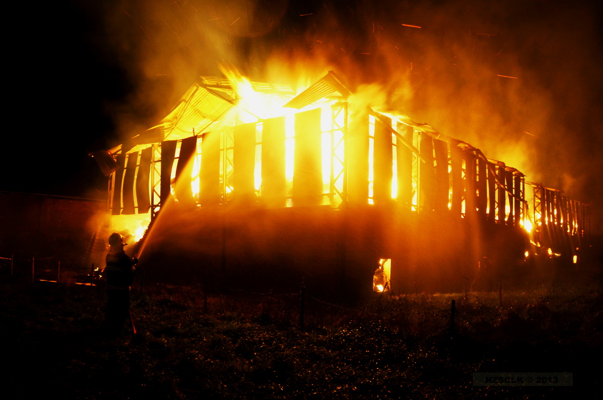 1 5-11-2013 POŽÁR HALY BRODEK U PROSTĚJOVA - SKLAD SLÁMY (1).JPG