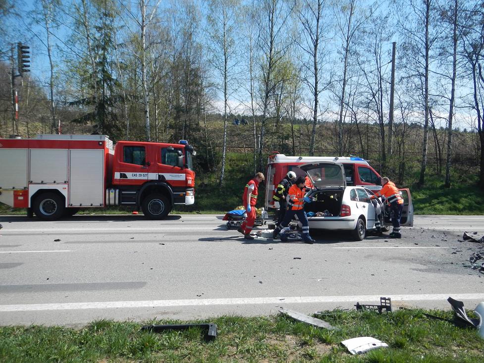 1 Dopravní nehoda 2 OA, Boršov nad Vltavou - 13. 4. 2016 (2).JPG