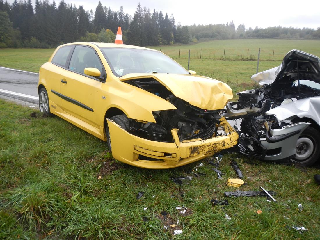 1 Dopravní nehoda 2 OA, Černá v Pošumaví - 7. 10. 2015 (3).JPG