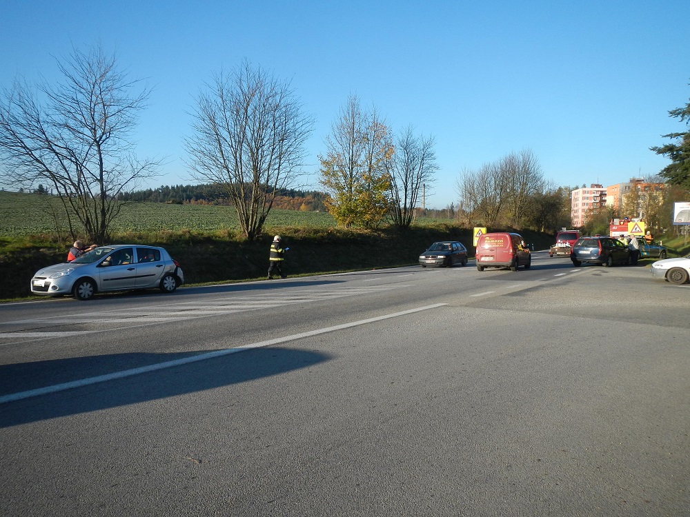 1 Dopravní nehoda 2 OA, Kaplice - 3. 11. 2014 (2).jpg
