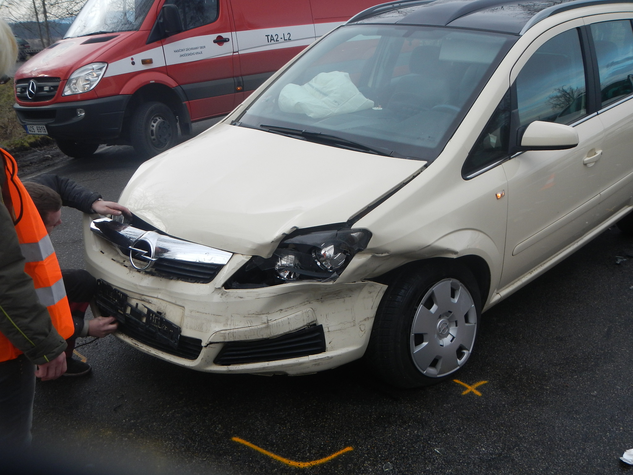 1 Dopravní nehoda 2 OA, Ledenice - 11. 1. 2014 (2).jpg