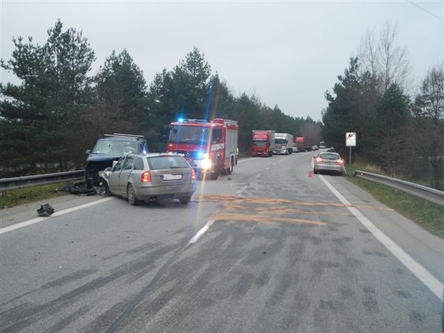 1 Dopravní nehoda 2 OA, Nová Hlína - 27. 11. 2014 (2).jpg