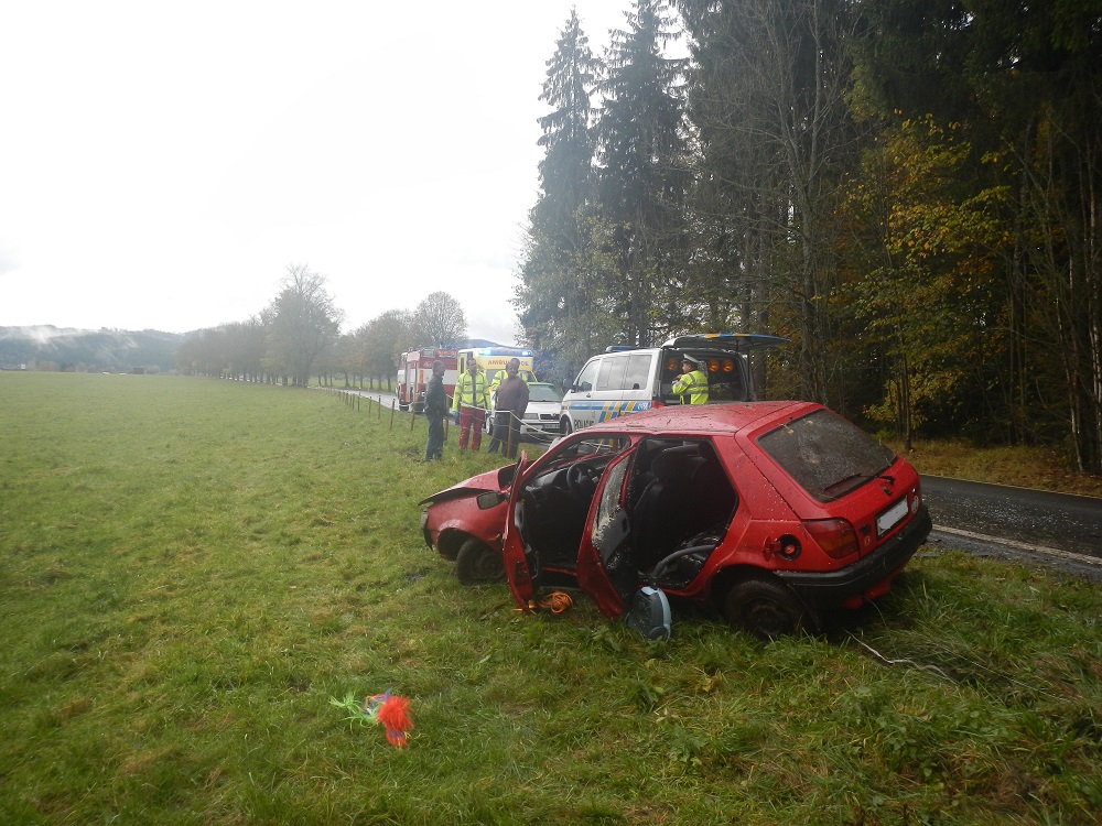 1 Dopravní nehoda OA, Frymburk - 17. 10. 2014 (3).jpg