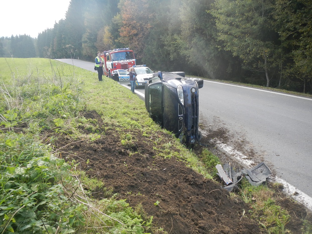 1 Dopravní nehoda OA, Frymburk - 3. 10. 2014 (2).jpg