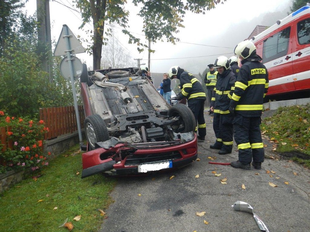 1 Dopravní nehoda OA, Hluboká nad Vltavou (2).jpg