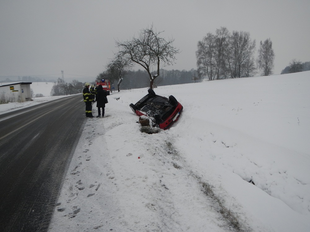 1 Dopravní nehoda OA, Horní Pěna - 7. 1. 2015 (2).jpg