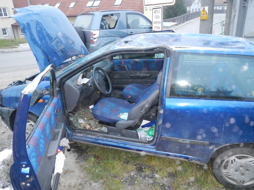 1 Dopravní nehoda OA, Křemže - 4. 11. 2014 (2).jpg