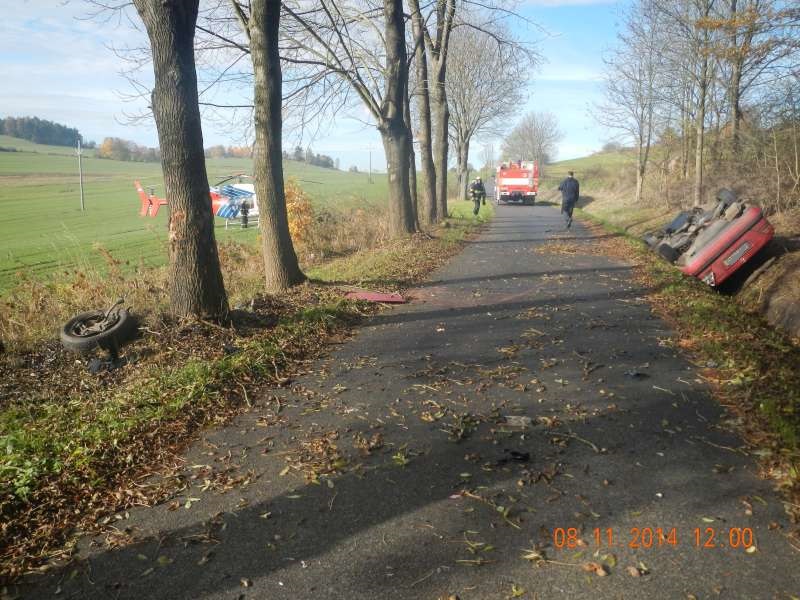 1 Dopravní nehoda OA, Zechovice - 8. 11. 2014 (2).jpg