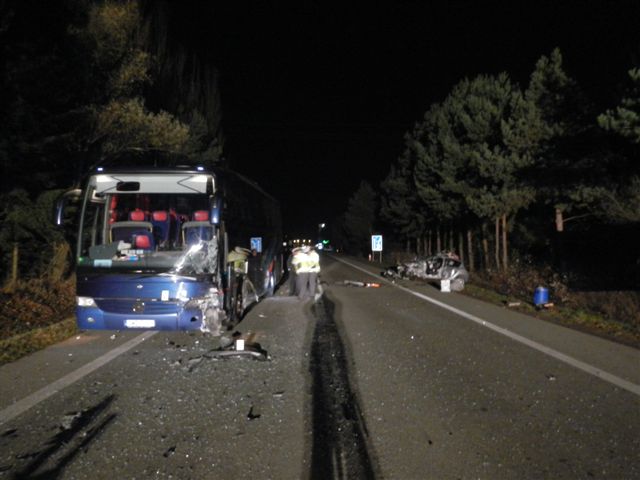 1 Dopravní nehoda OA a bus, Jindřichův Hradec - 31. 10. 2013 (2).jpg