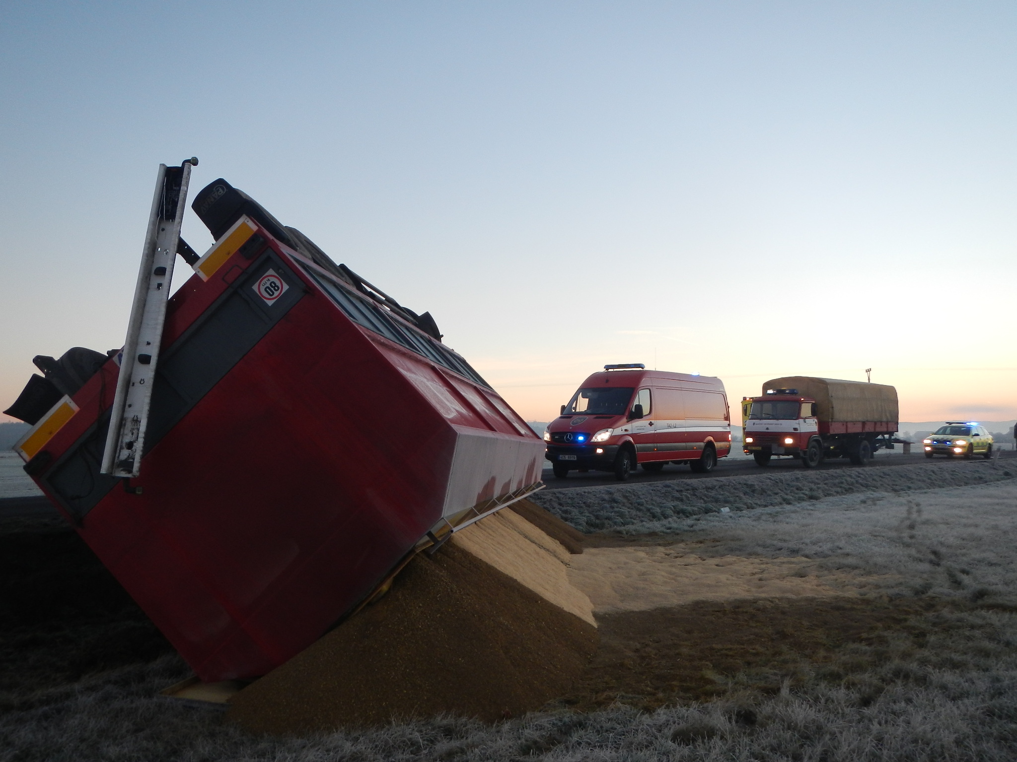 1 Dopravní nehoda kamiónu, Češňovice - 16. 12. 2013 (5).jpg