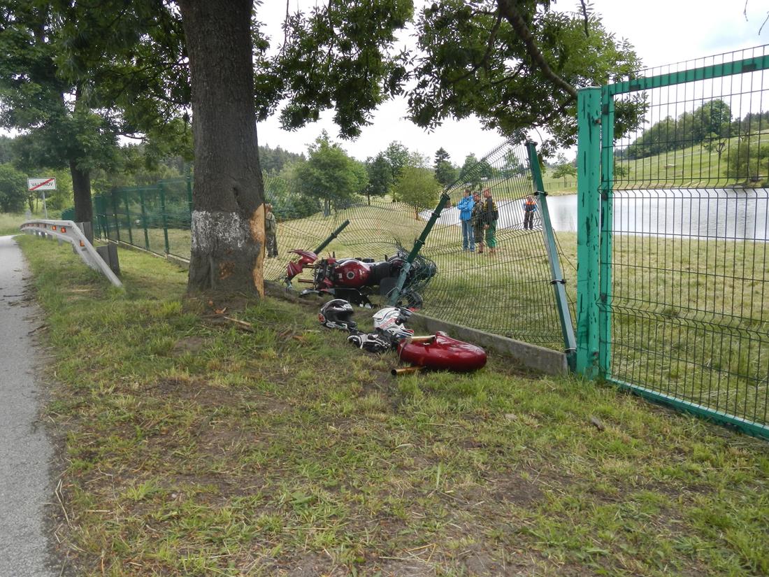 1 Dopravní nehoda motorky, Valtínov - 20. 6. 2015 (1).JPG