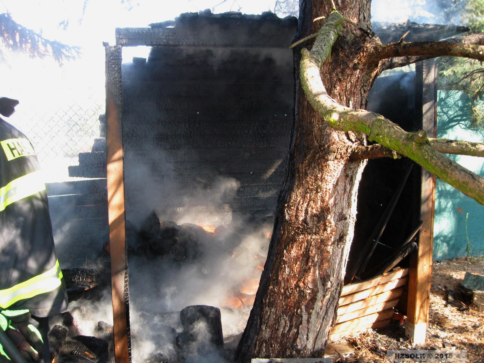 1 P_CHP_24-3-2015 Požár přístřešek Lipník nad Bečvou (1).JPG