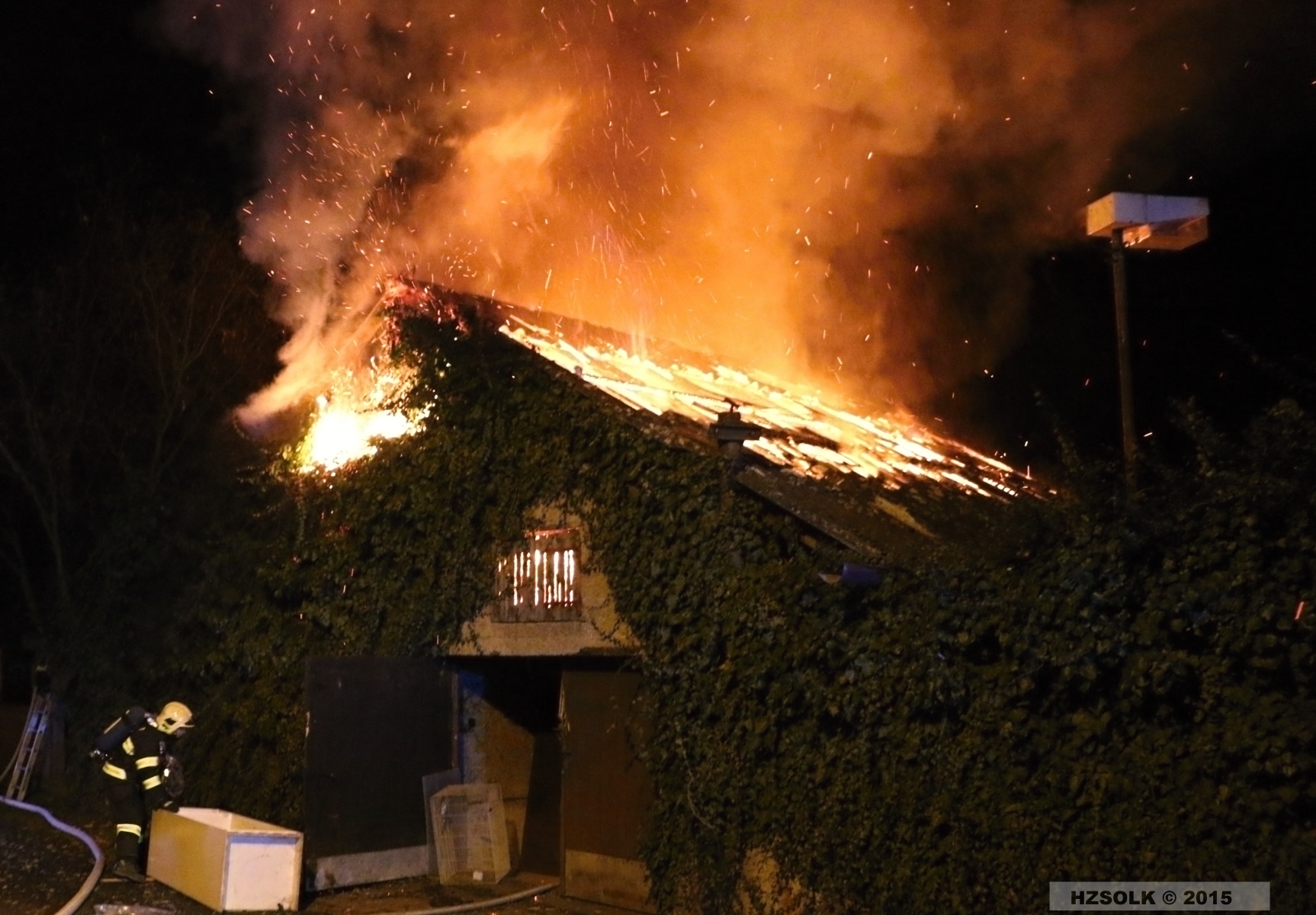 1 P_NB_Nedvězí_23-3-2015 Požár zahradního objektu (1).JPG