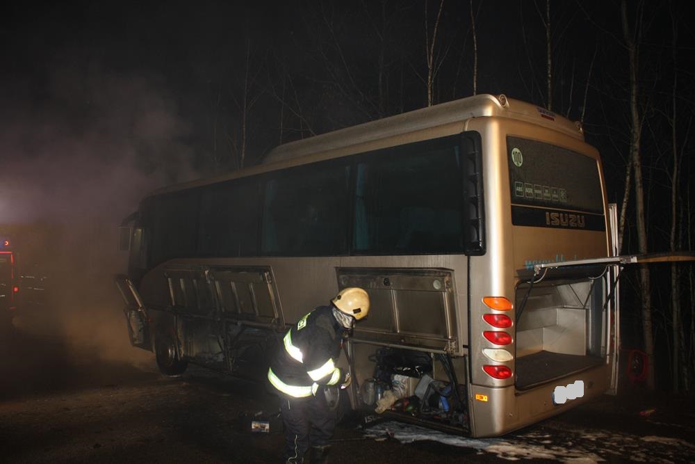 1 Požár autobusu, Lhotice - 26. 3. 2015 (3).JPG