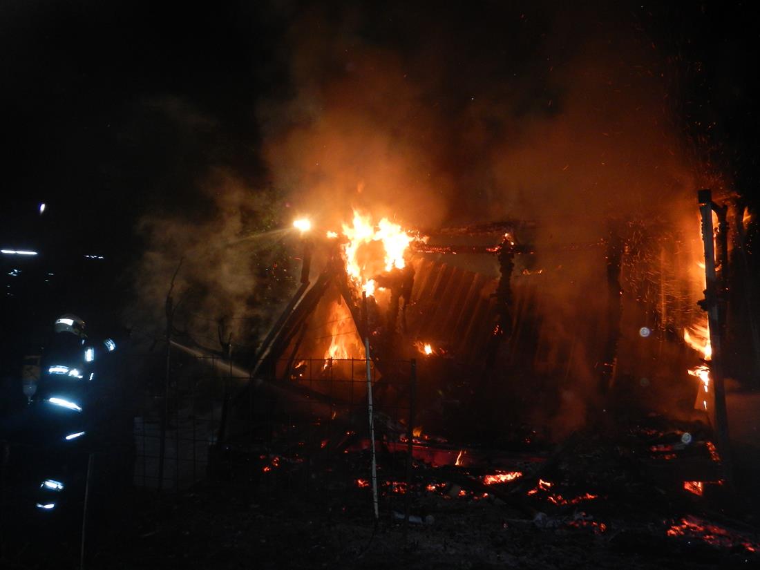 1 Požár chatky, Opatovice - 1. 9. 2015 (7).JPG