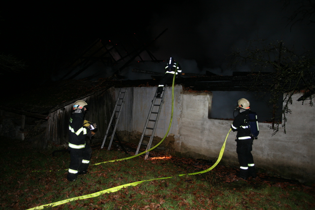 1 Požár stodoly, Dolní Lhota - 26. 12. 2013 (5).JPG