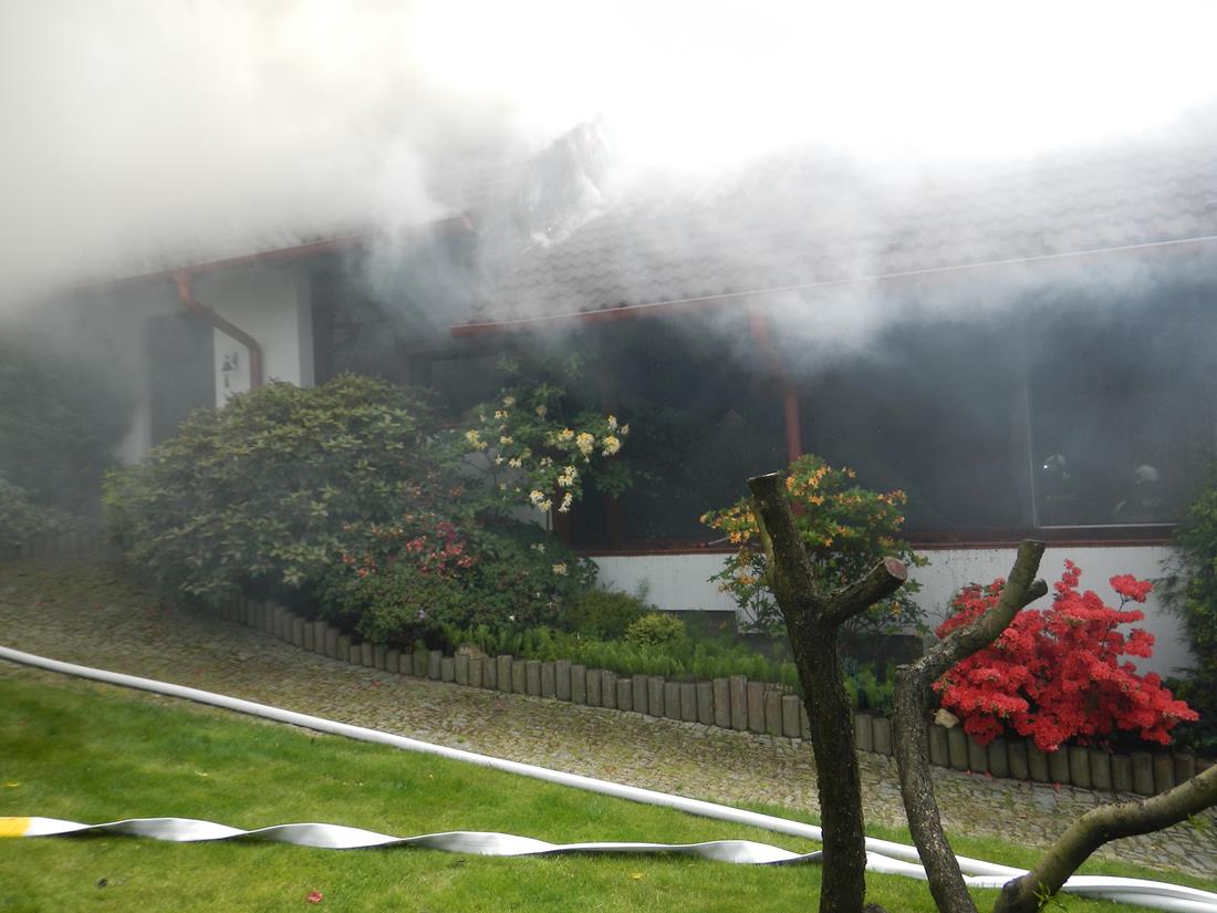 1 Požár zahradního domku, Srubec - 2. 6. 2015 (2).JPG