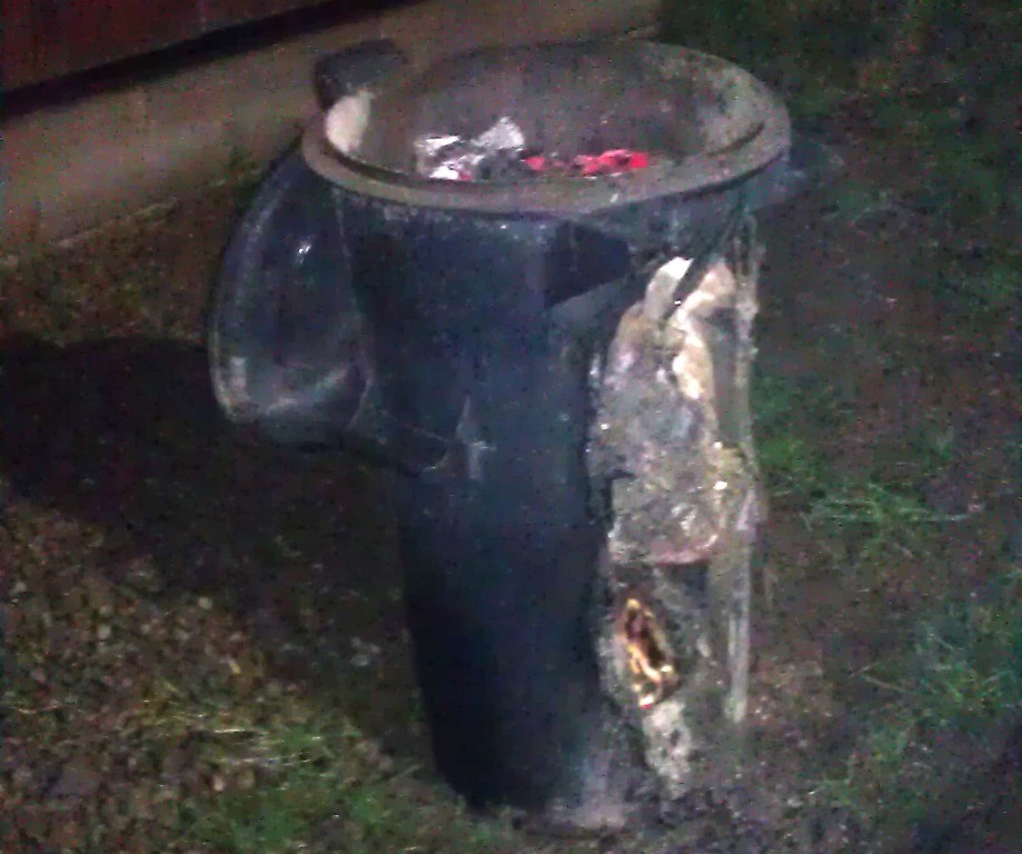 1.12.2014 požár popelnice Lhota pod Radčem.jpg