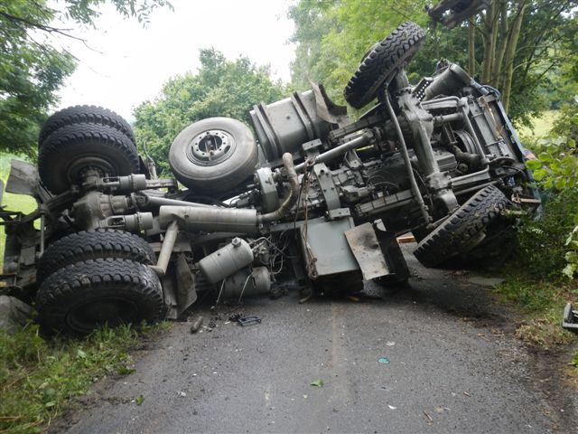10 Dopravní nehoda OA a NA, Něžovice - 11. 7. 2014 (7).jpg