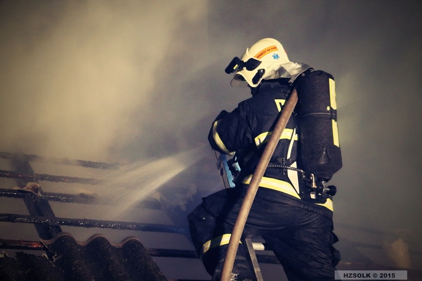 10 P_NB_11-1-2015 Požár budovy a garáží Střížov, Drahanovice (18).JPG