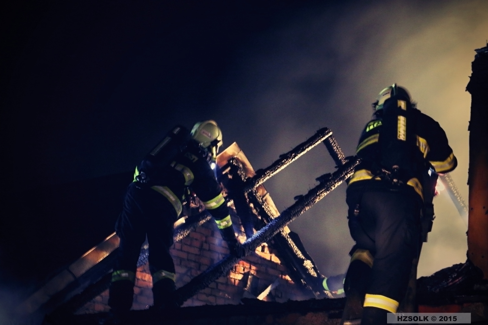10 P_NB_11-1-2015 Požár budovy a garáží Střížov, Drahanovice (30).JPG