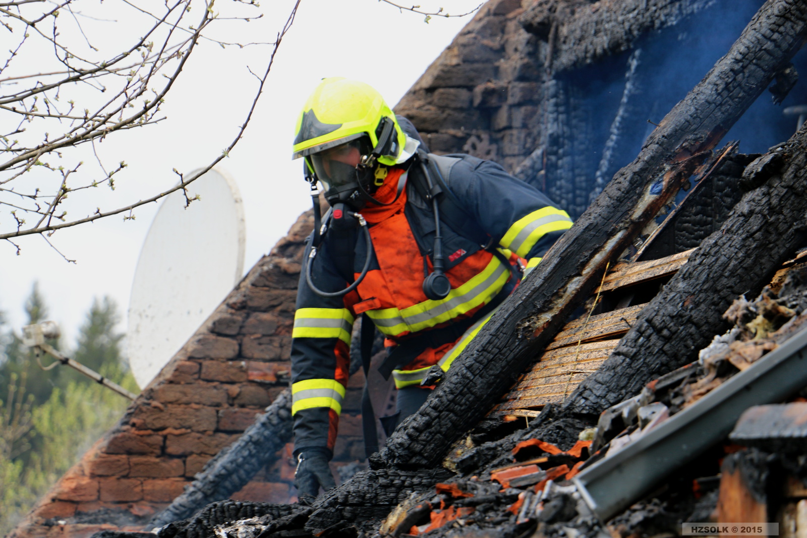 10 P_NB_26-4-2015 požár RD Nové Valteřice (85).JPG