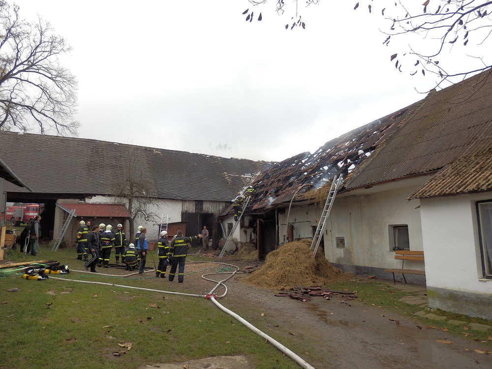 10 Požár stodoly, Políkno - 16. 11. 2014 (1).JPG