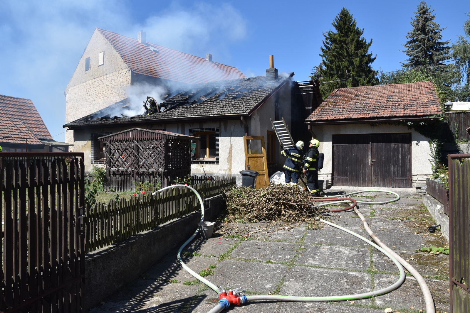 114-Požár hospodářské budovy v Kroučové na Rakovnicku.JPG