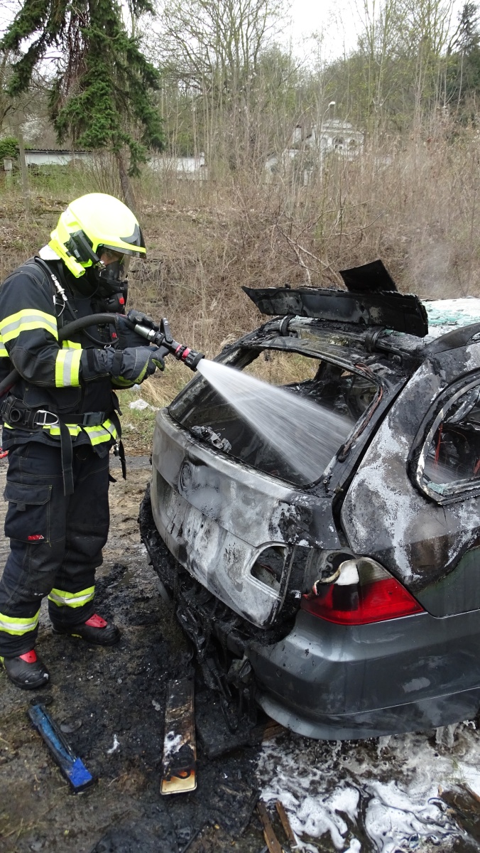 12 Požár osobního automobilu