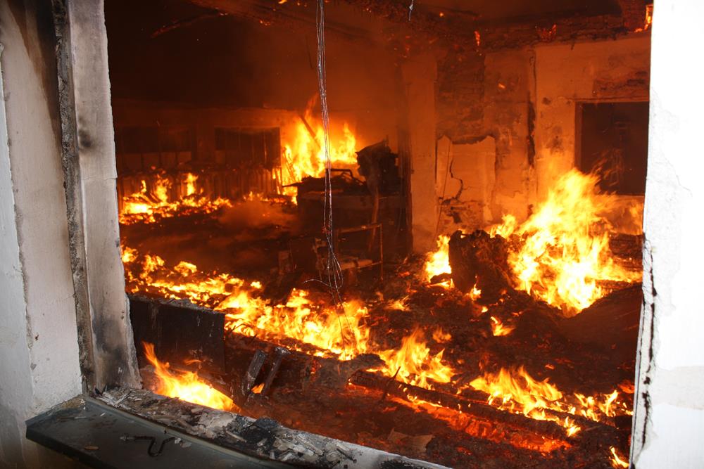 12 Požár truhlárny, Haklovy Dvory - 6. 2. 2015 (7).JPG