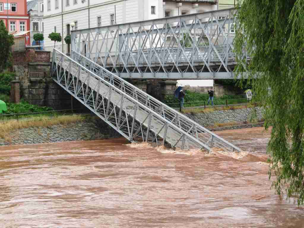 13-06-03 Jaroměř-železný most (1).jpg