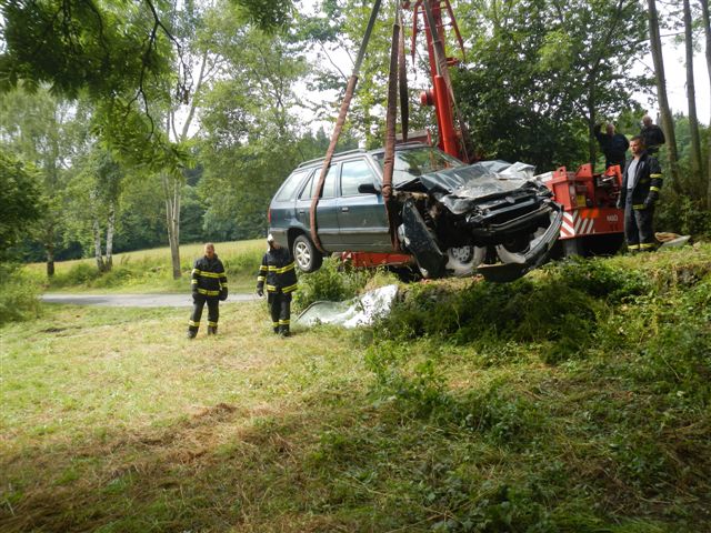 13 Dopravní nehoda OA a NA, Něžovice - 11. 7. 2014 (10).jpg