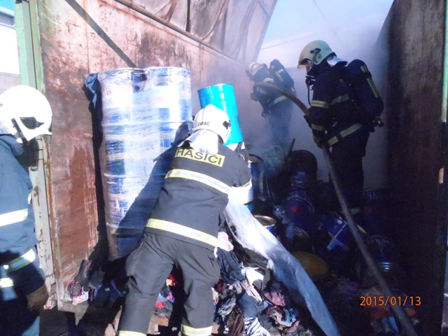 13.1.2015 foto/13.1.2015 požár kontejneru Plzeň Koterov.JPG