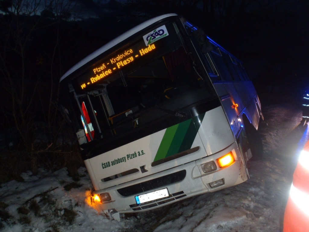 13.11.2017 (PS 6.57) DN OA x BUS Třemošná.JPG